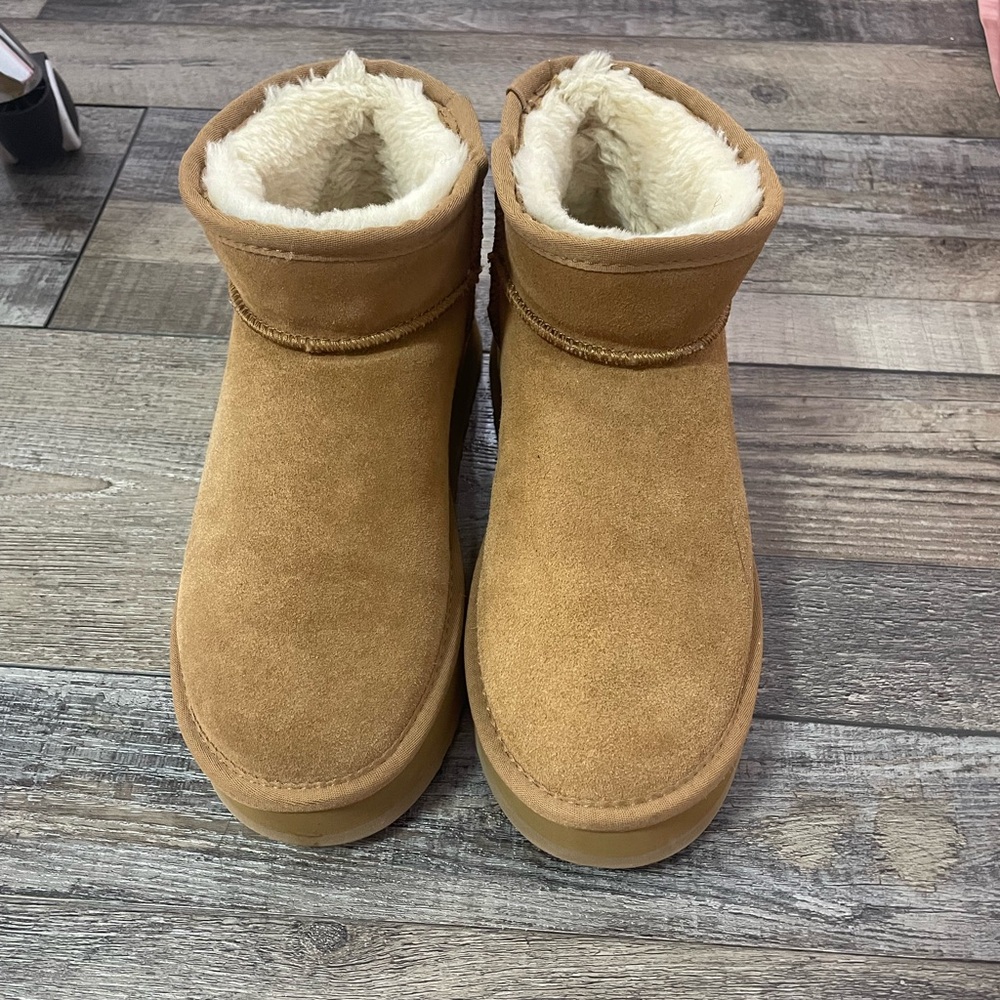 Chestnut ugg boots - Picture 2 of 5
